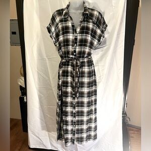 Plaid black & white dress! Sooo cute!